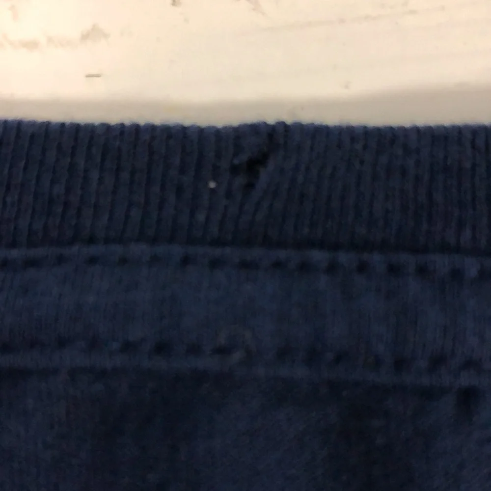 Guess Chinese‎ character flocked letters Tshirt mens size L - Picture 10 of 10